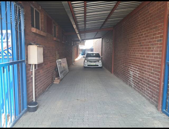600M² BUILDING FOR SALE IN BRITS CENTRAL